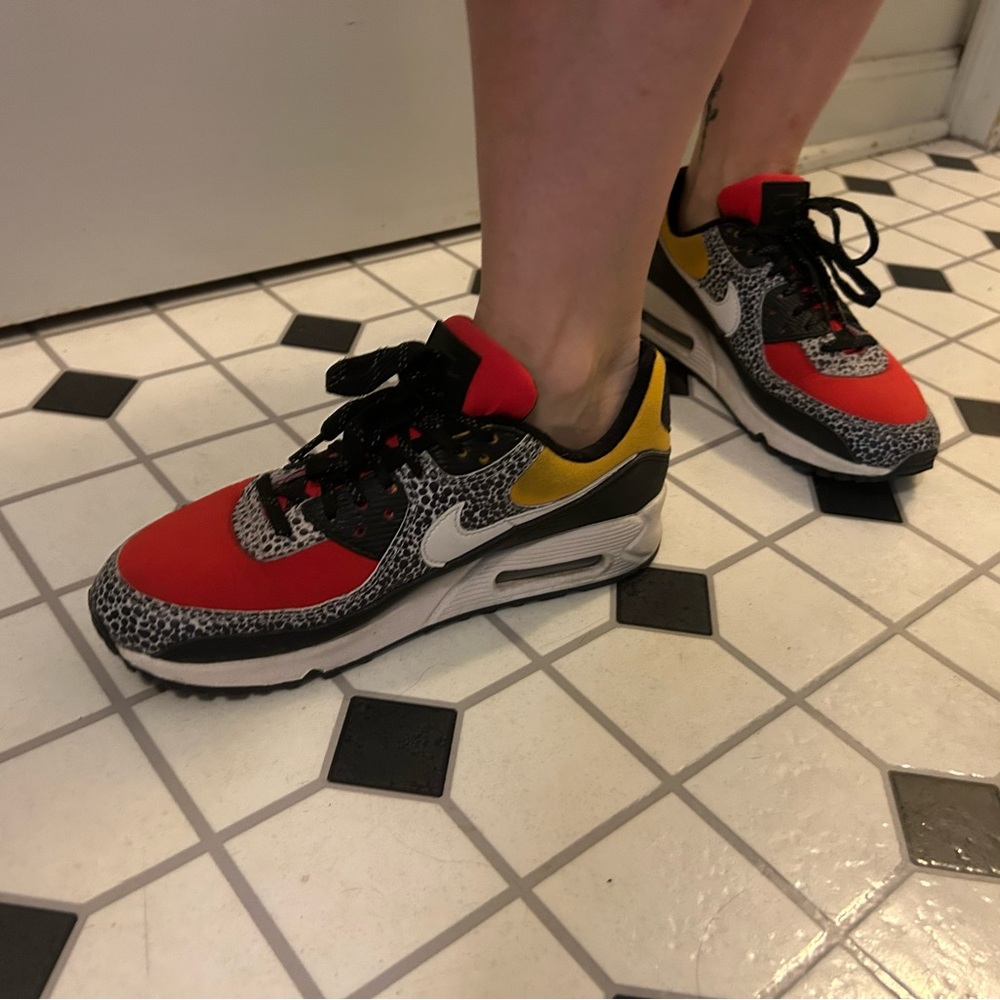 Nike Air Max 90 SE women’s size 8
